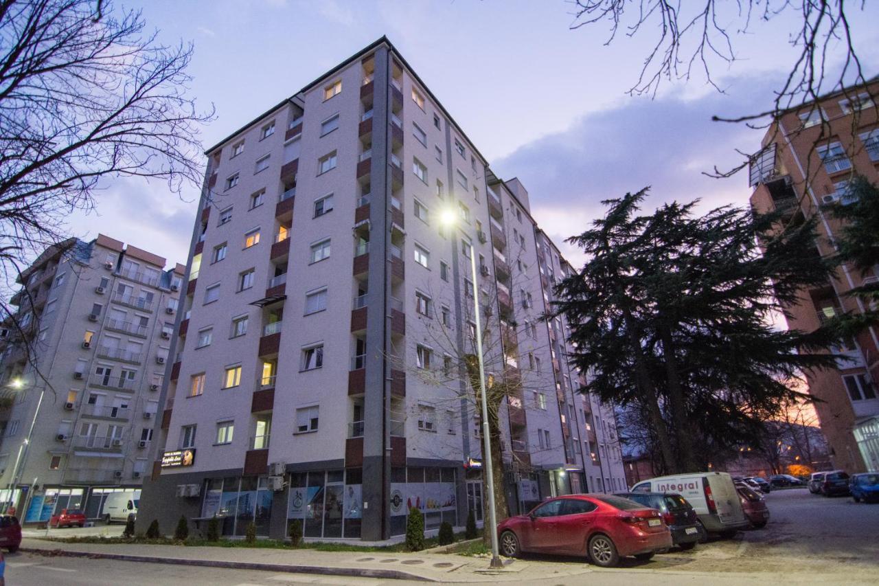 Feels Like Home 2 Skopje Bagian luar foto